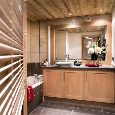 Apartment Les Avanchers-valmorel Sleeps 8 Pool Wifi Valmorel